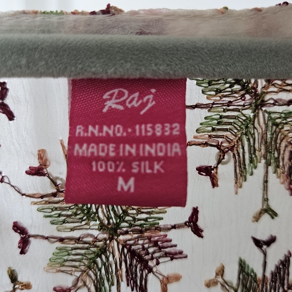 Raj, Imported from India Size M 100% SILK - Picture 8 of 8